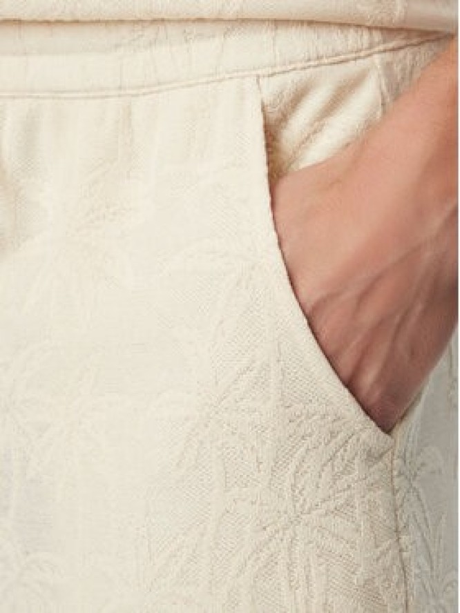 Guess Szorty sportowe F6GD03 kremKG362 Kremowy Regular Fit