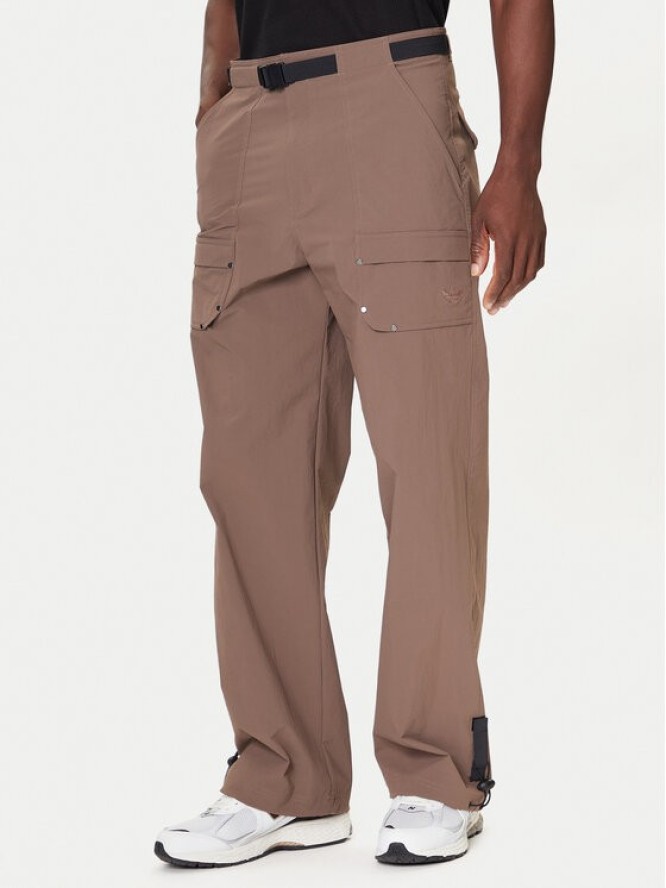 adidas Spodnie materiałowe Premium Essentials Archive Utility JW1082 Brązowy Loose Fit