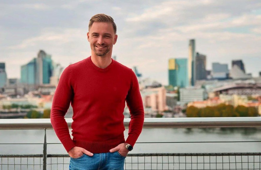 Klasyczny Wełniany Sweter, Okrągły Dekolt (U-Neck) - Pako Jeans - Czerwony