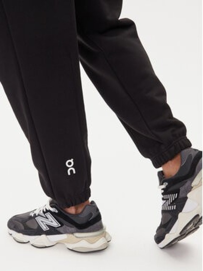 On Spodnie dresowe Club Pants 1ME1004 Czarny Relaxed Fit