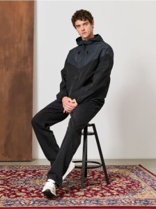 Kurtka z kapturem - czarny