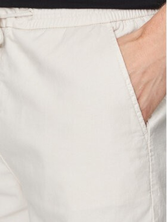 Guess Szorty materiałowe Mick M4GD02 WFBXA Écru Regular Fit