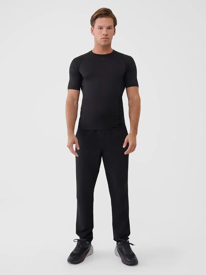 4F Spodnie dresowe w kolorze czarnym rozmiar: S