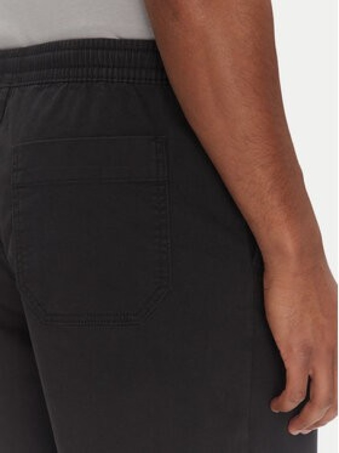 Gap Szorty materiałowe 723683-02 Czarny Regular Fit