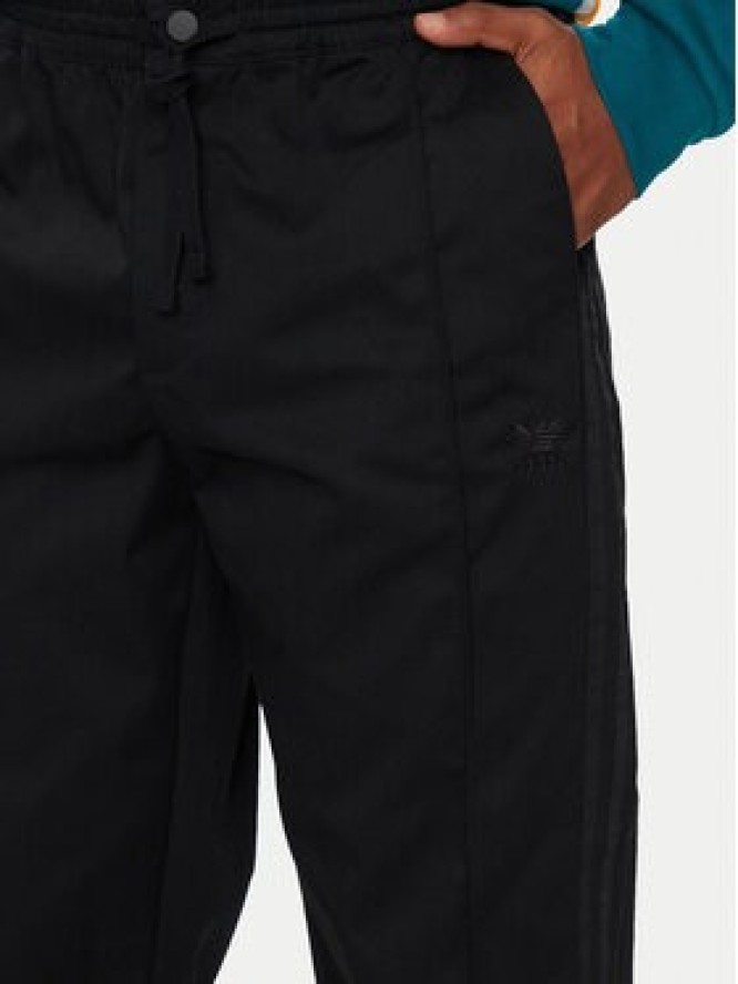 adidas Spodnie dresowe CS Chino IY2074 Czarny Regular Fit