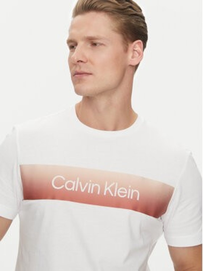 Calvin Klein T-Shirt Linear Ombre K10K114163 Biały Regular Fit