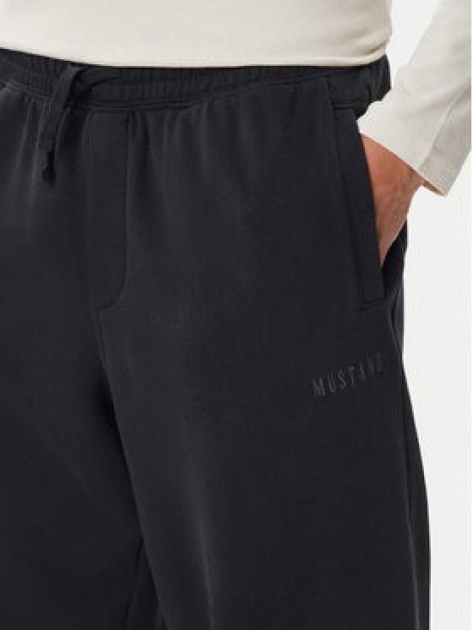 Mustang Spodnie dresowe Logan 1016975 Czarny Regular Fit