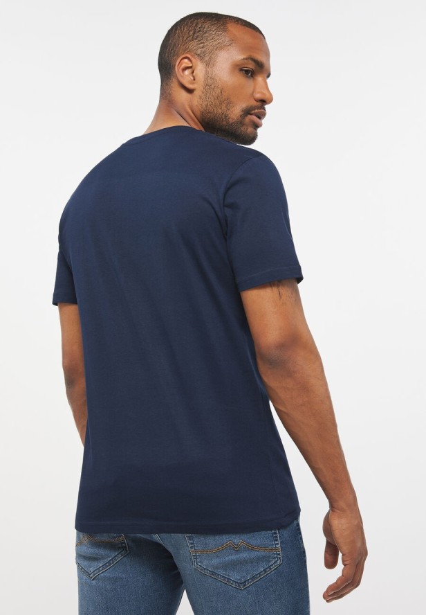 MUSTANG Style Alex C LOGO Tee MĘSKI T-SHIRT KOSZULKA NADRUK LOGO BLUE NIGHTS 1013221 4085