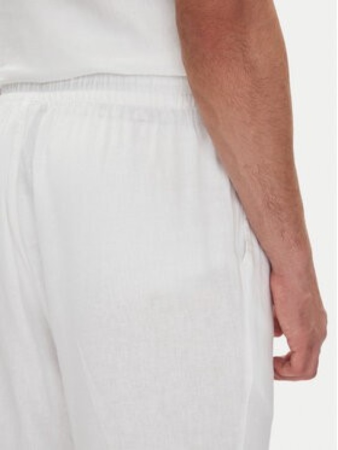 Emporio Armani Spodnie materiałowe EM000586 AF12356 U0002 Biały Regular Fit