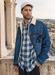 Jeansowa kurtka sherpa trucker - granatowy