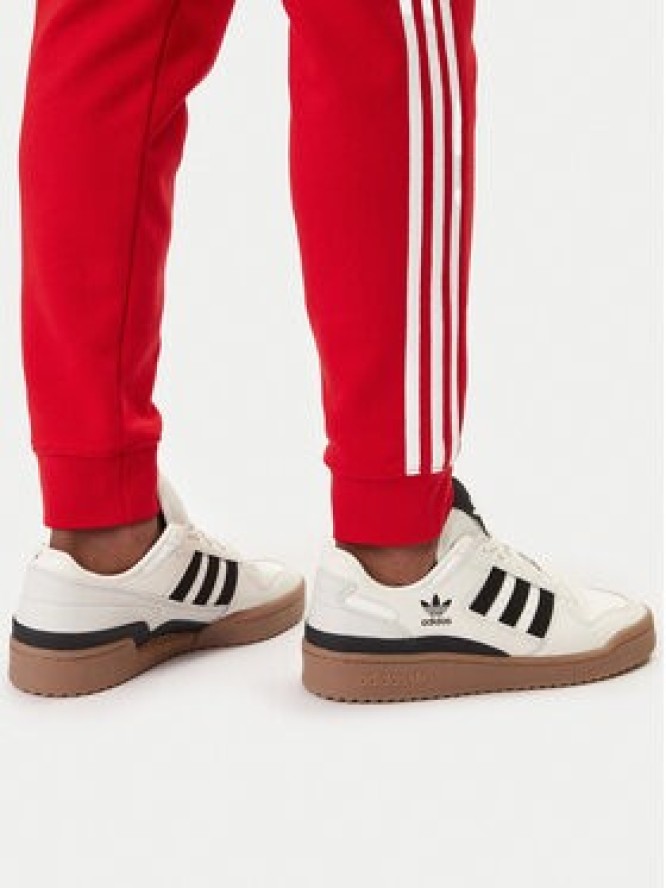 adidas Spodnie dresowe 3-Stripes KE3560 Czerwony Slim Fit