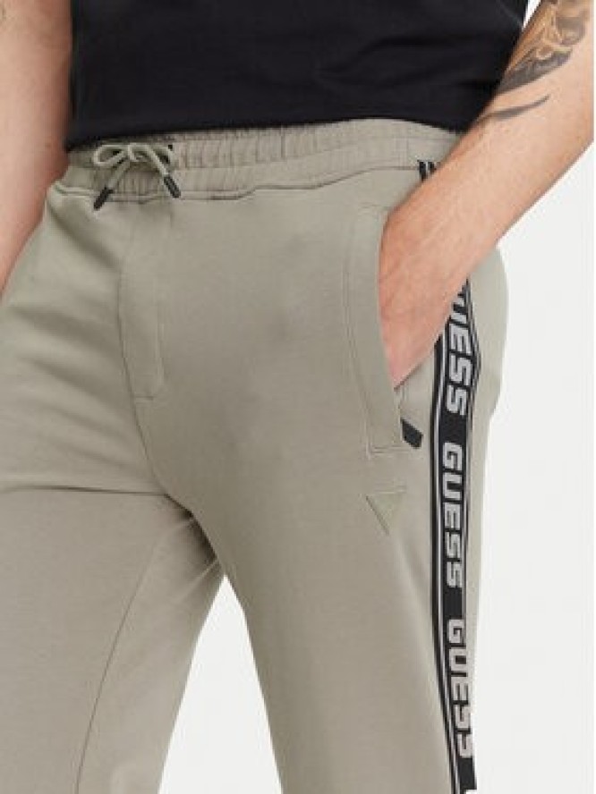 Guess Spodnie dresowe Z2YB19 K6ZS1 Khaki Regular Fit