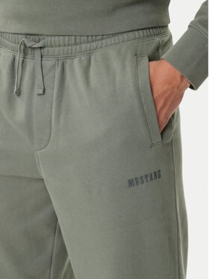 Mustang Spodnie dresowe Logan 1016975 Zielony Regular Fit