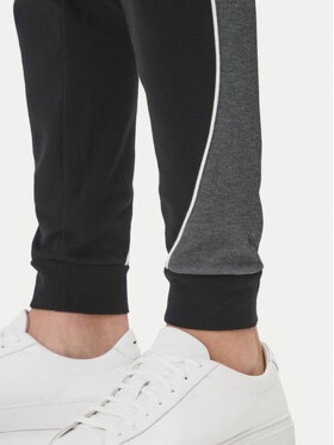 BOSS Spodnie dresowe 50554794 Czarny Regular Fit