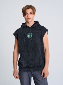 Bluza bez rękawów z kapturem i nadrukiem Rick & Morty - szary