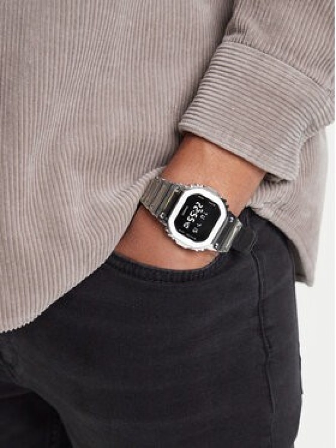 G-Shock Zegarek GM-5600YM-8ER Srebrny