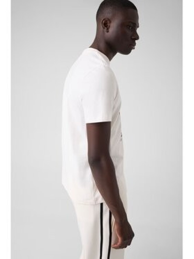 Guess T-Shirt 183448 Biały Classic Fit