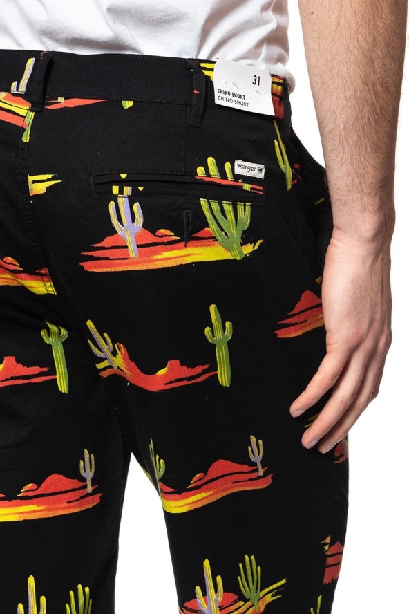 SPODENKI WRANGLER CHINO SHORT FADED BLACK W14AMZ33Z 112126574