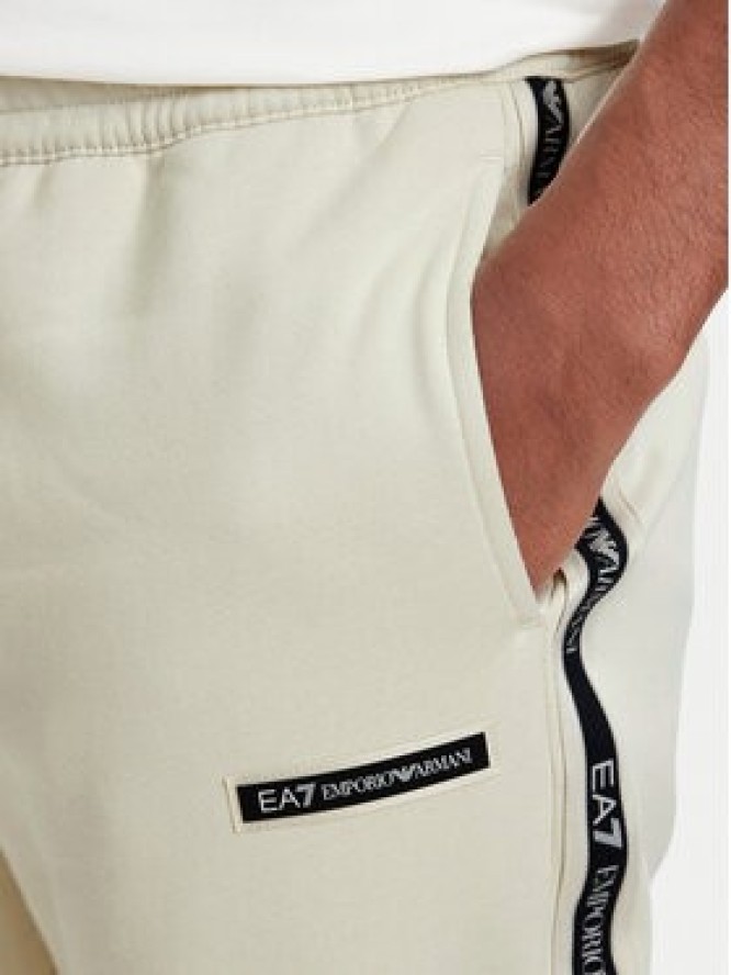 EA7 Emporio Armani Spodnie dresowe 7M002198 AF10377 U1079 Beżowy jasny Slim Fit