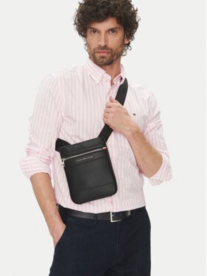 Tommy Hilfiger Saszetka Th Central Mini Crossover AM0AM13205 Czarny