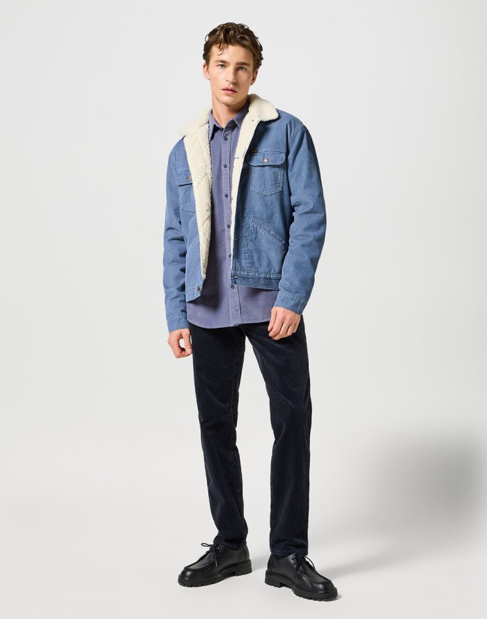 WRANGLER MĘSKIE SPODNIE SZTRUKSOWE RIVER DARK NAVY 112356784 W17T018200