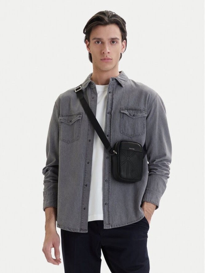 Calvin Klein Saszetka Emblem Aop Emboss Slim Reporter LV04D3371G Czarny