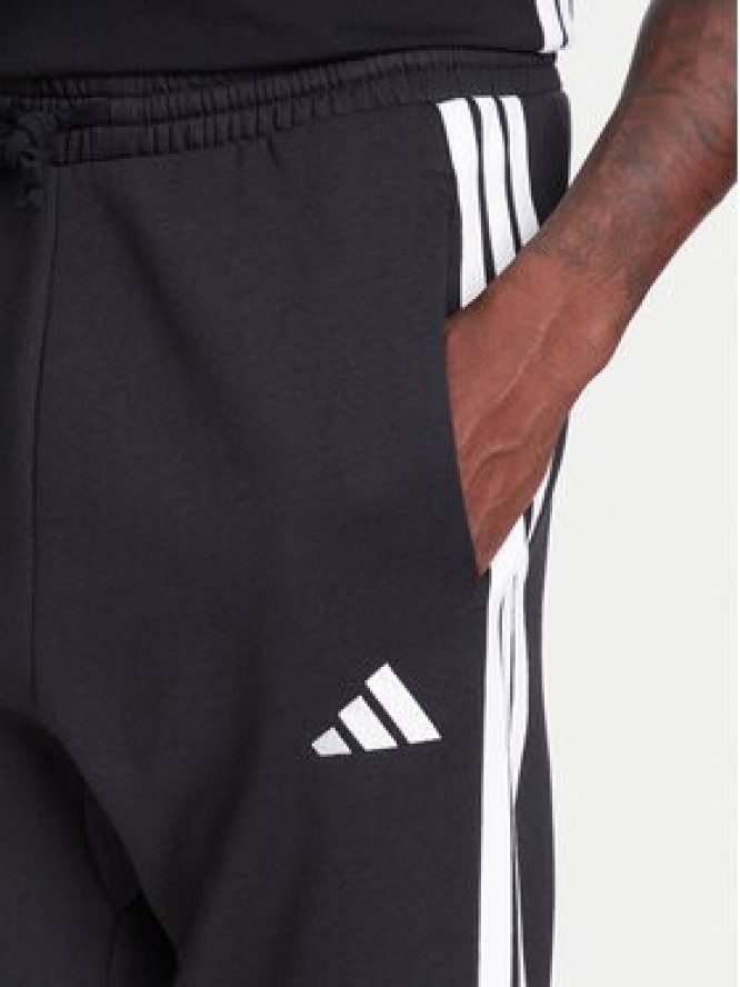 adidas Spodnie dresowe Essentials 3-Stripes JD1861 Czarny Regular Fit