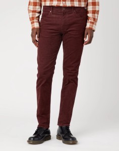 WRANGLER GREENSBORO MĘSKIE SPODNIE MATERIAŁOWE DAHLIA W15QLMH45