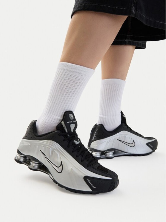 Nike Sneakersy Shox R4 HQ1988 007 Srebrny