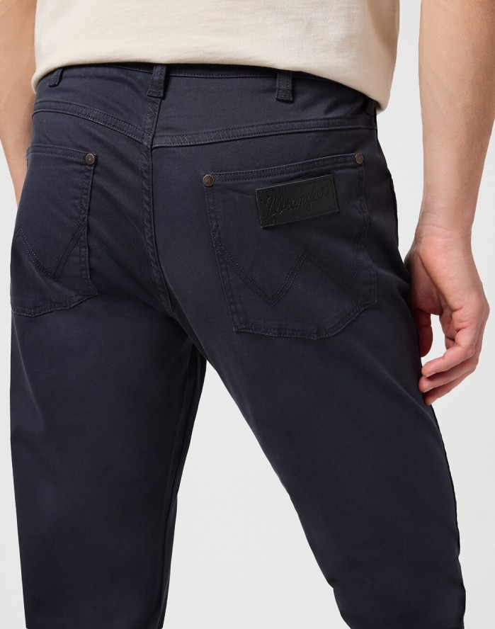 WRANGLER MĘSKIE SPODNIE JEANSOWE GREENSBORO DARK NAVY 112353072 W15Q018200