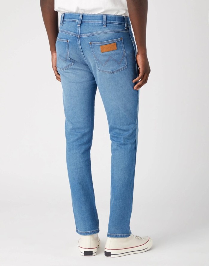 WRANGLER LARSTON MĘSKIE SPODNIE JEANSOWE COSMIC W18SMJ347