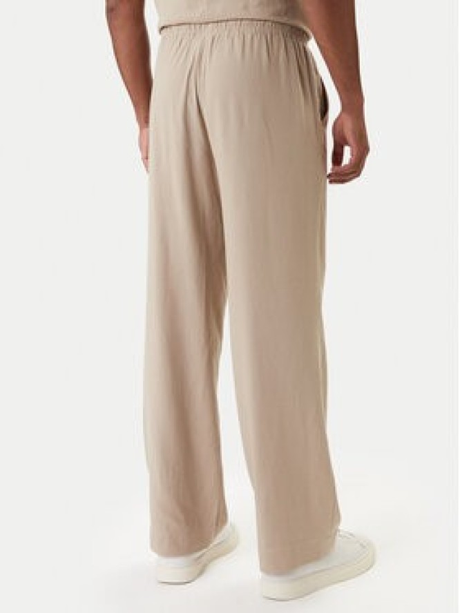 Emporio Armani Spodnie materiałowe EM000586 AF20590 U6213 Beżowy Regular Fit