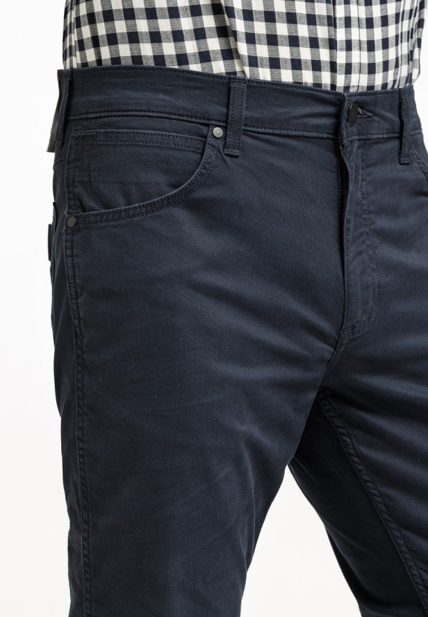 WRANGLER GREENSBORO MĘSKIE SPODNIE MATERIAŁOWE CHINO CHINOSY MARINE NAVY W15QOFB14 112320811