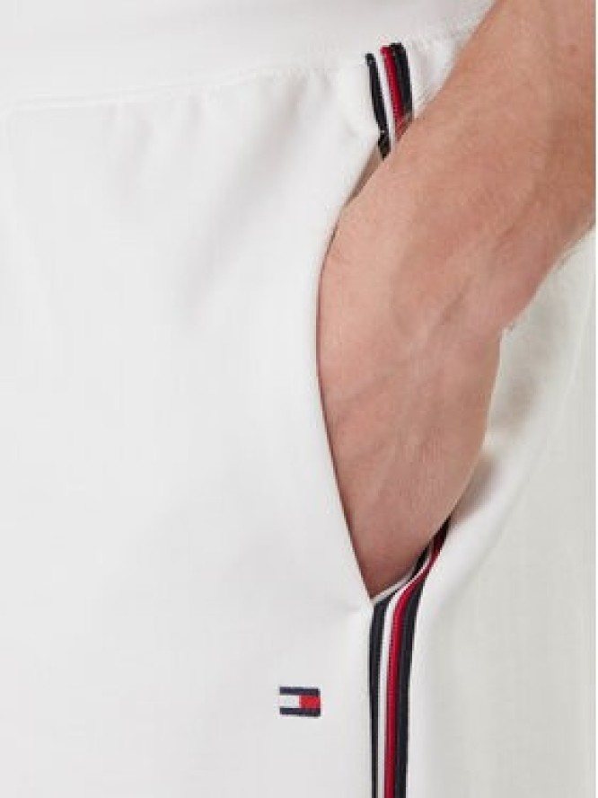 Tommy Hilfiger Szorty sportowe Global Stripe MW0MW42883 Biały Regular Fit