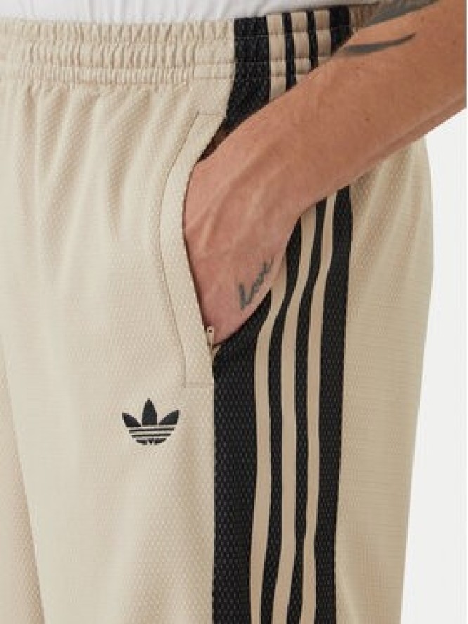 adidas Spodnie dresowe KE0116 Beżowy Loose Fit