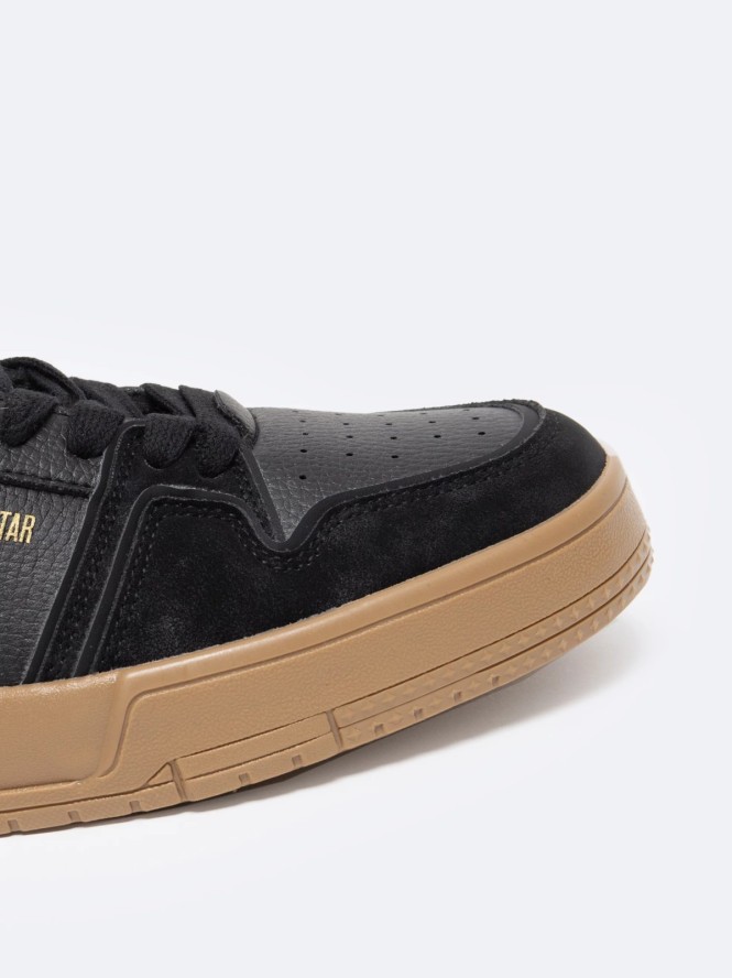 Sneakersy męskie z kontrastową podeszwą czarne NN174094 906