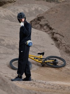 4F Spodnie dresowe joggery męskie - czarne XXL