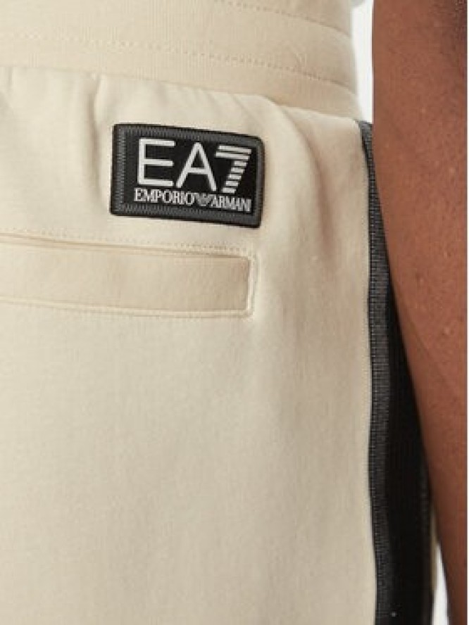 EA7 Emporio Armani Szorty sportowe 7M000544 AF12660 U1079 Écru Regular Fit
