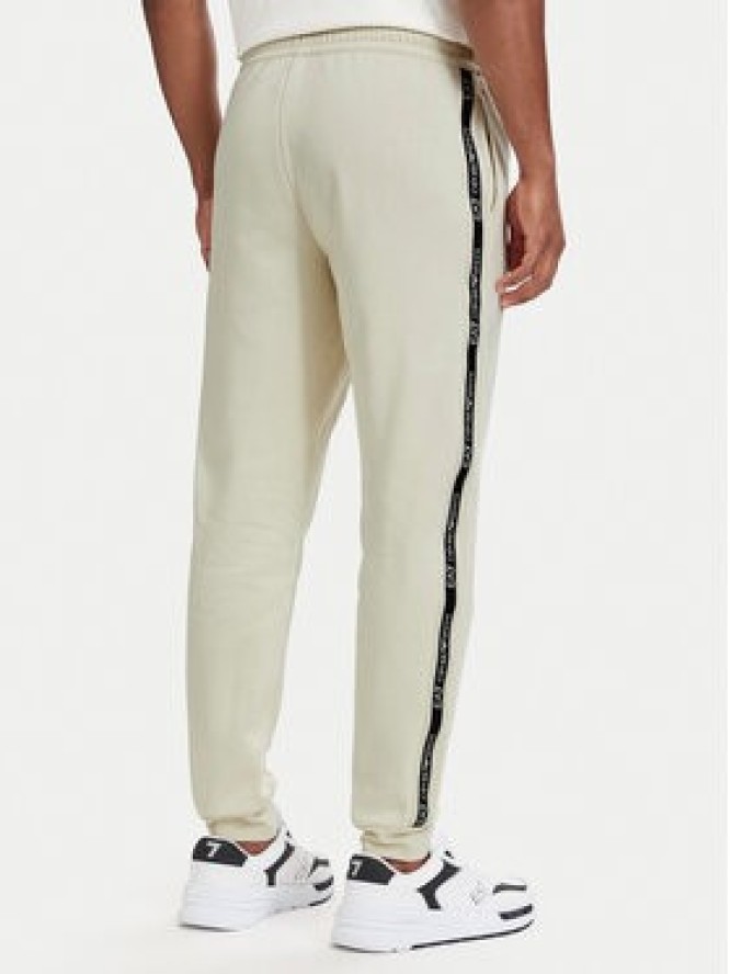EA7 Emporio Armani Spodnie dresowe 7M002198 AF10377 U1079 Beżowy jasny Slim Fit