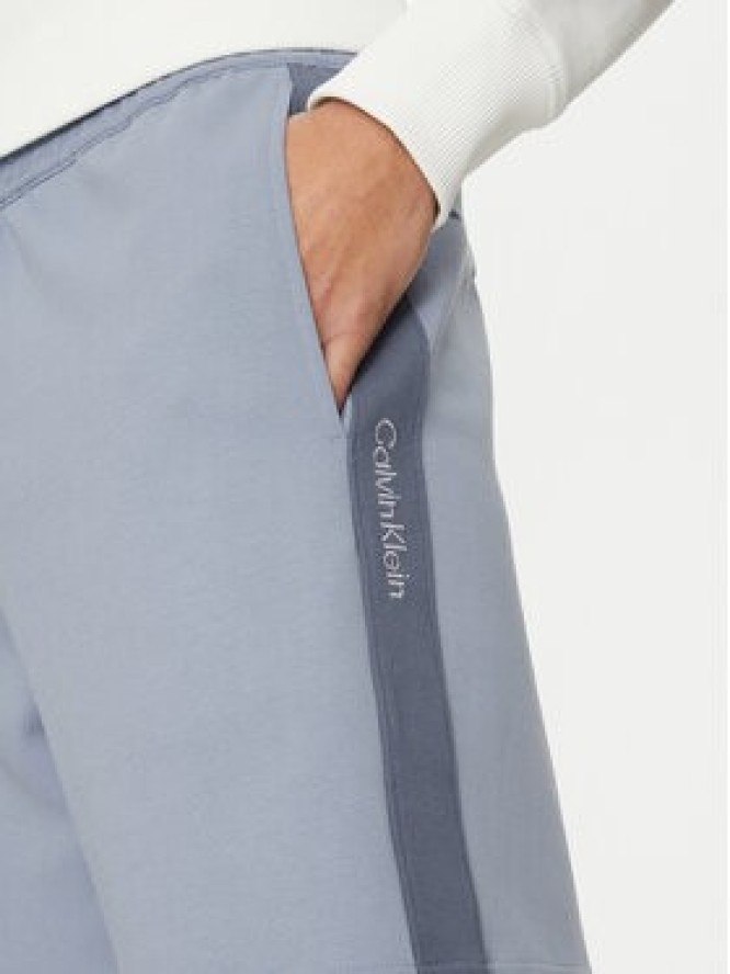 Calvin Klein Jeans Szorty sportowe J30J327246 Niebieski Relaxed Fit