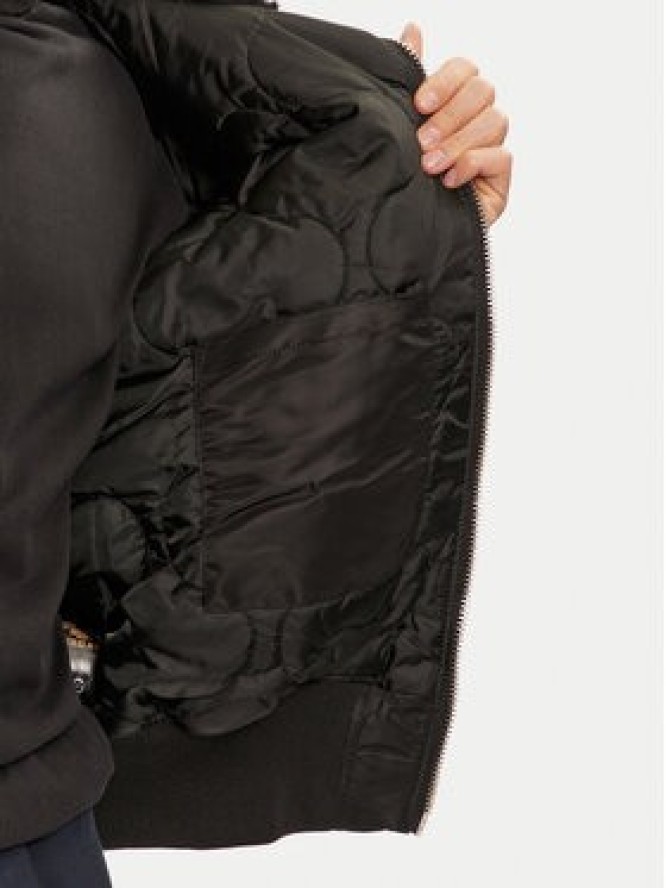 Alpha Industries Kurtka zimowa 113145 Czarny Regular Fit