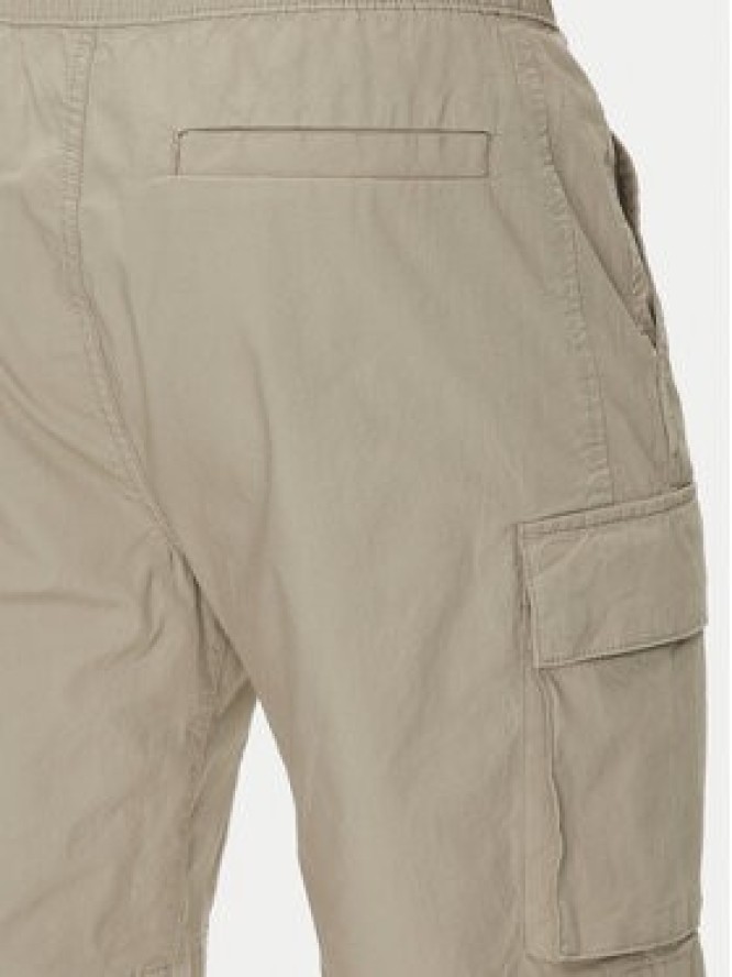 Calvin Klein Jeans Szorty materiałowe J30J327376 Zielony Regular Fit