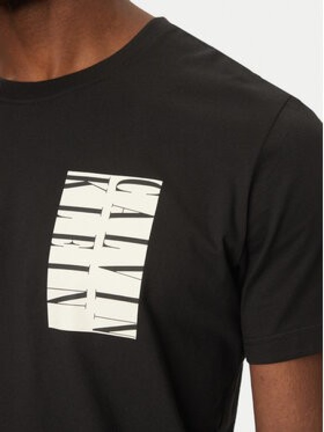 Calvin Klein Jeans T-Shirt Serif Box Graphic J30J327474 Czarny Regular Fit
