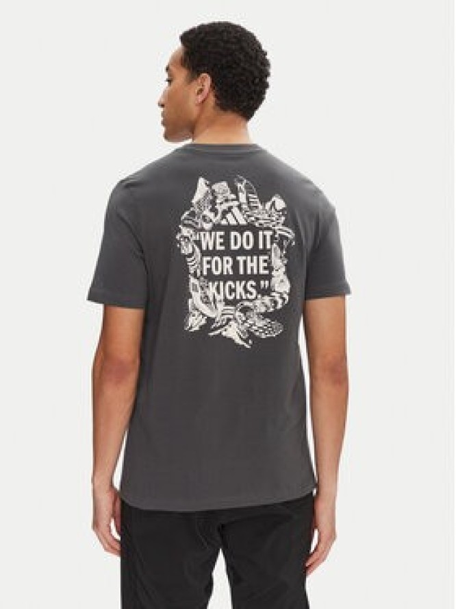 adidas T-Shirt Football Kicks Graphic JD8211 Szary Regular Fit
