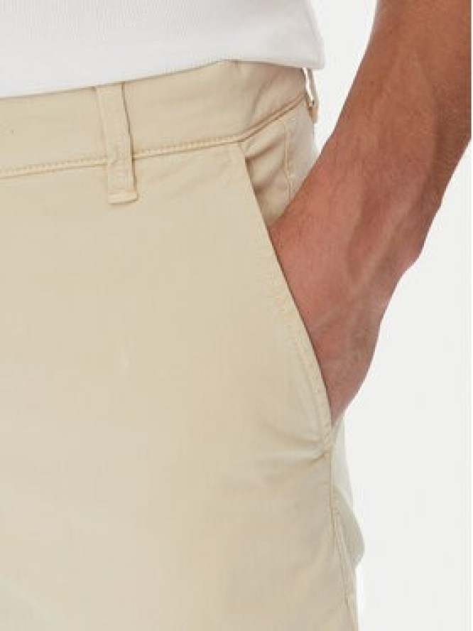 Mustang Szorty materiałowe Amsterdam 1016450 Beżowy Slim Fit