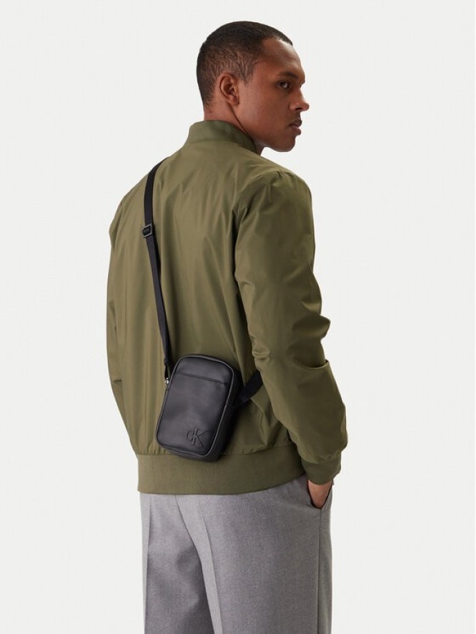 Calvin Klein Saszetka Bold Ck Slim Reporter LV04D3279G Czarny