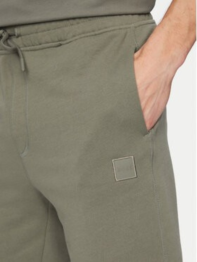 BOSS Szorty sportowe Sewalk 50511726 Szary ciemny Regular Fit