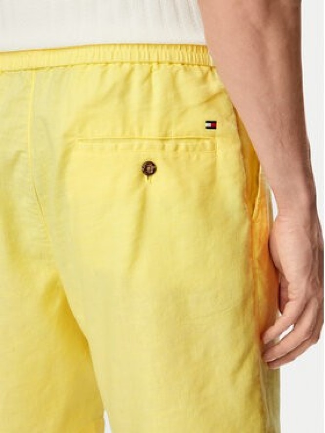 Tommy Hilfiger Szorty materiałowe Dover MW0MW44353 Żółty jasny Regular Fit