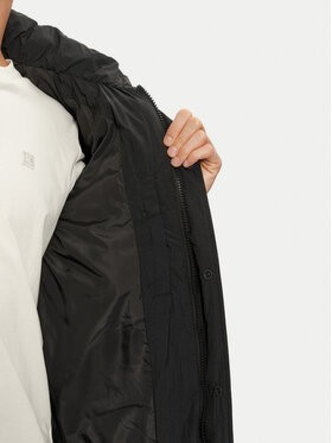 Calvin Klein Jeans Kurtka zimowa J30J326104 Czarny Regular Fit