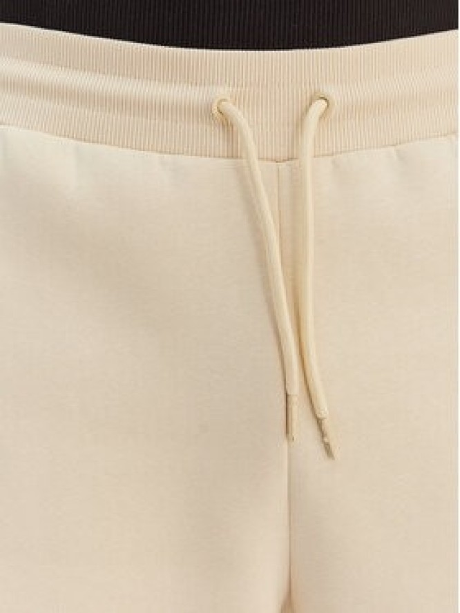 Reebok Szorty sportowe Bazunu RK25558CCM Beżowy Regular Fit